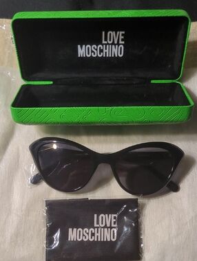 Love Moschino Black Cat-Eye Sunglasses with Green Case NWT $80 WOW
